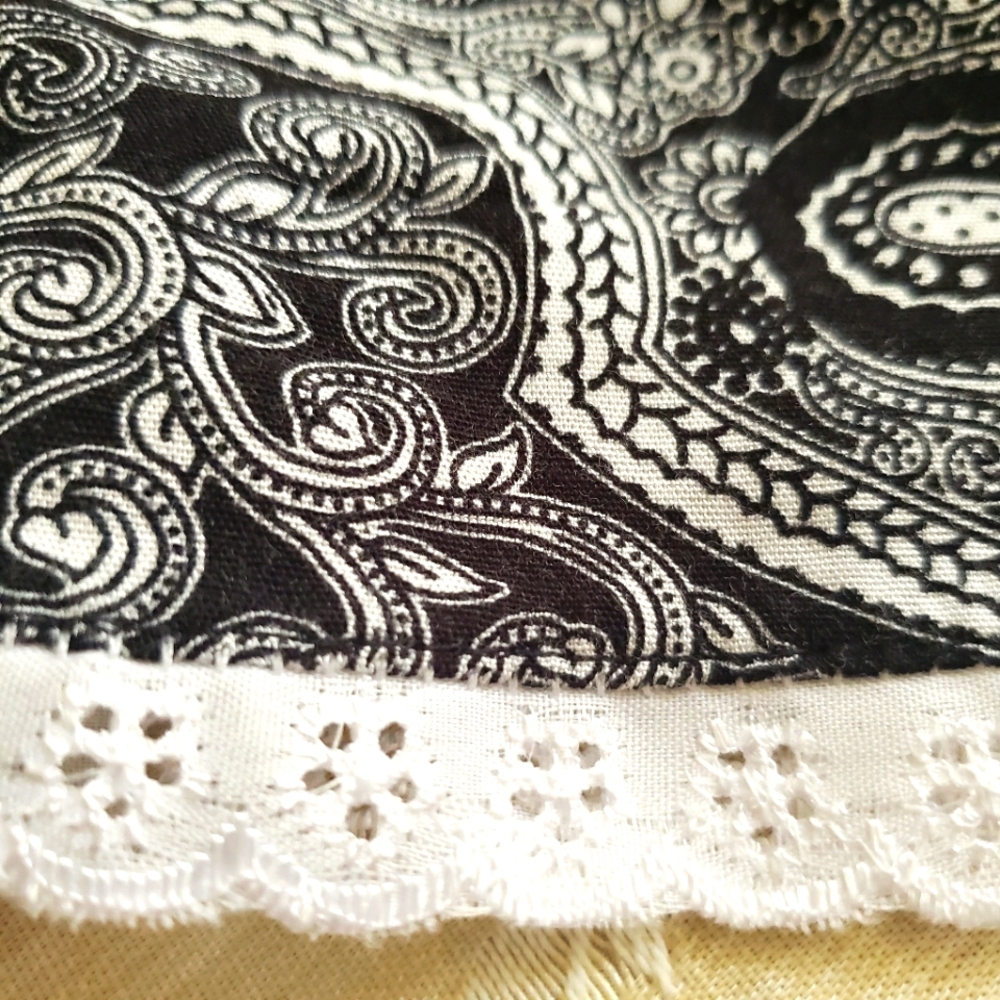 Shorts - Picture 2 of 3